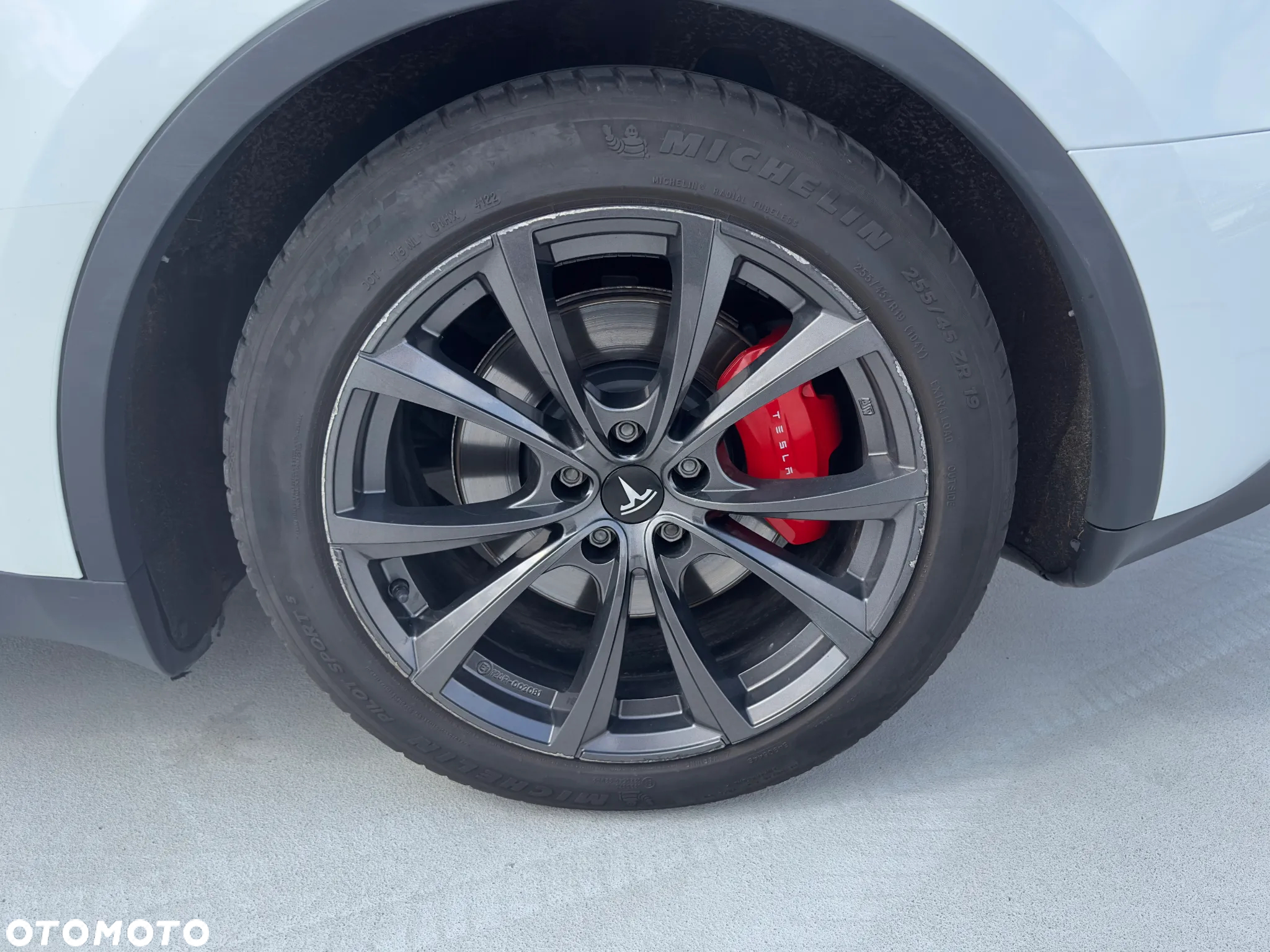 Tesla Y Performance AWD - 9