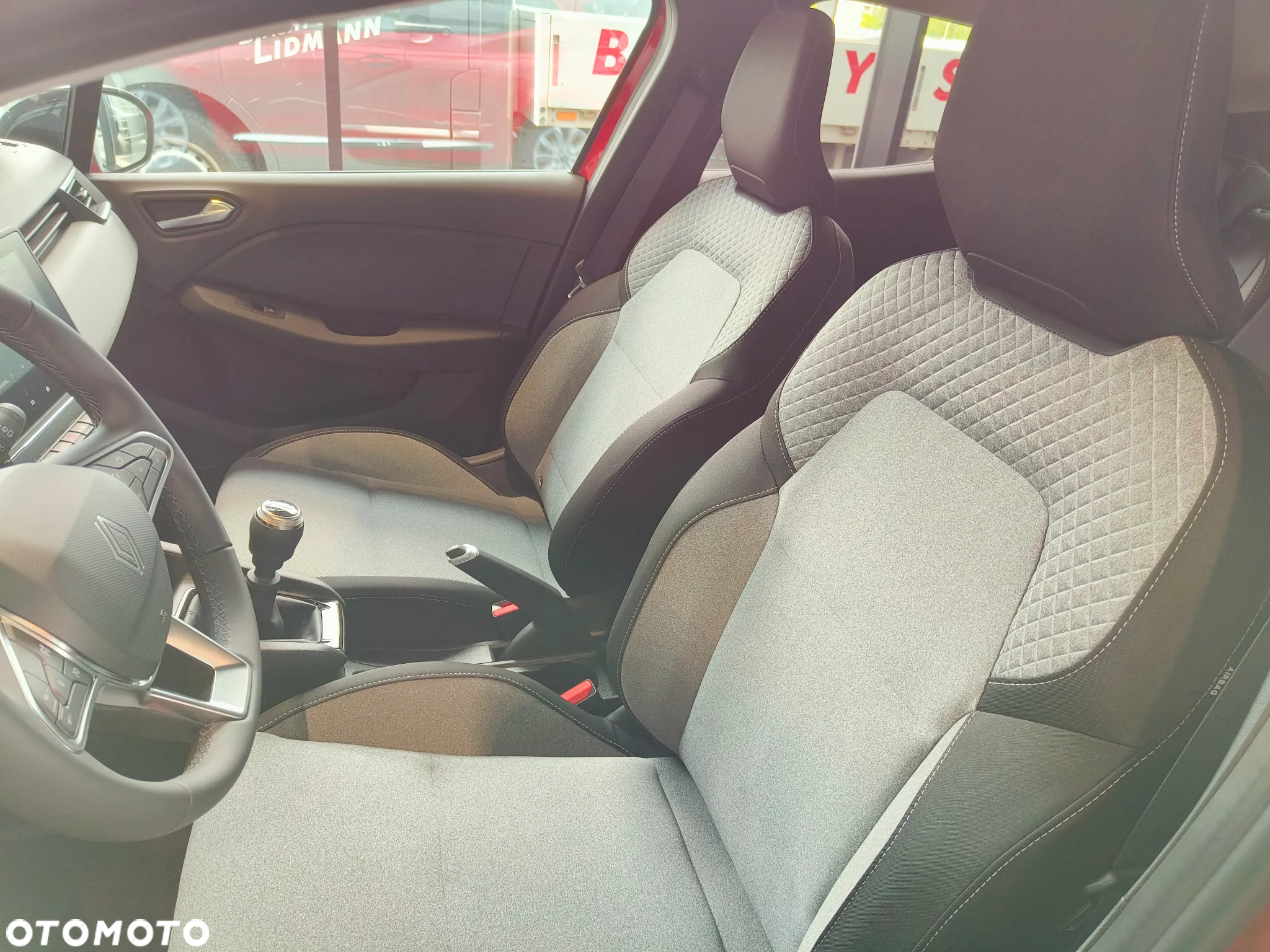 Renault Clio - 11