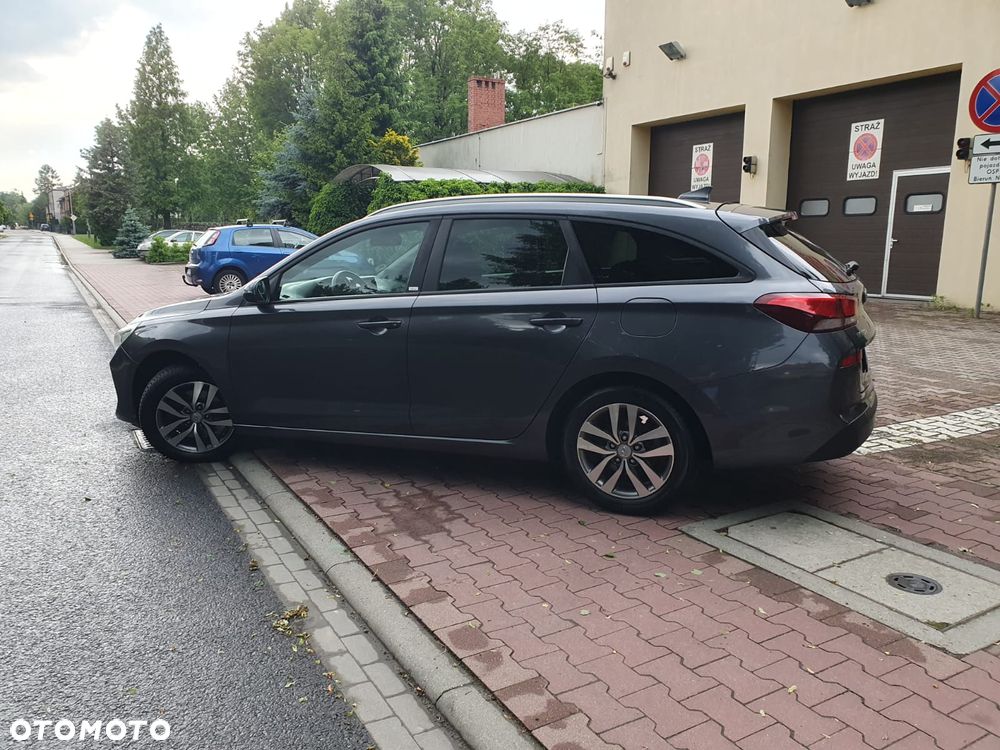 Hyundai i30 blue Kombi 1.4 YES Silver - 34