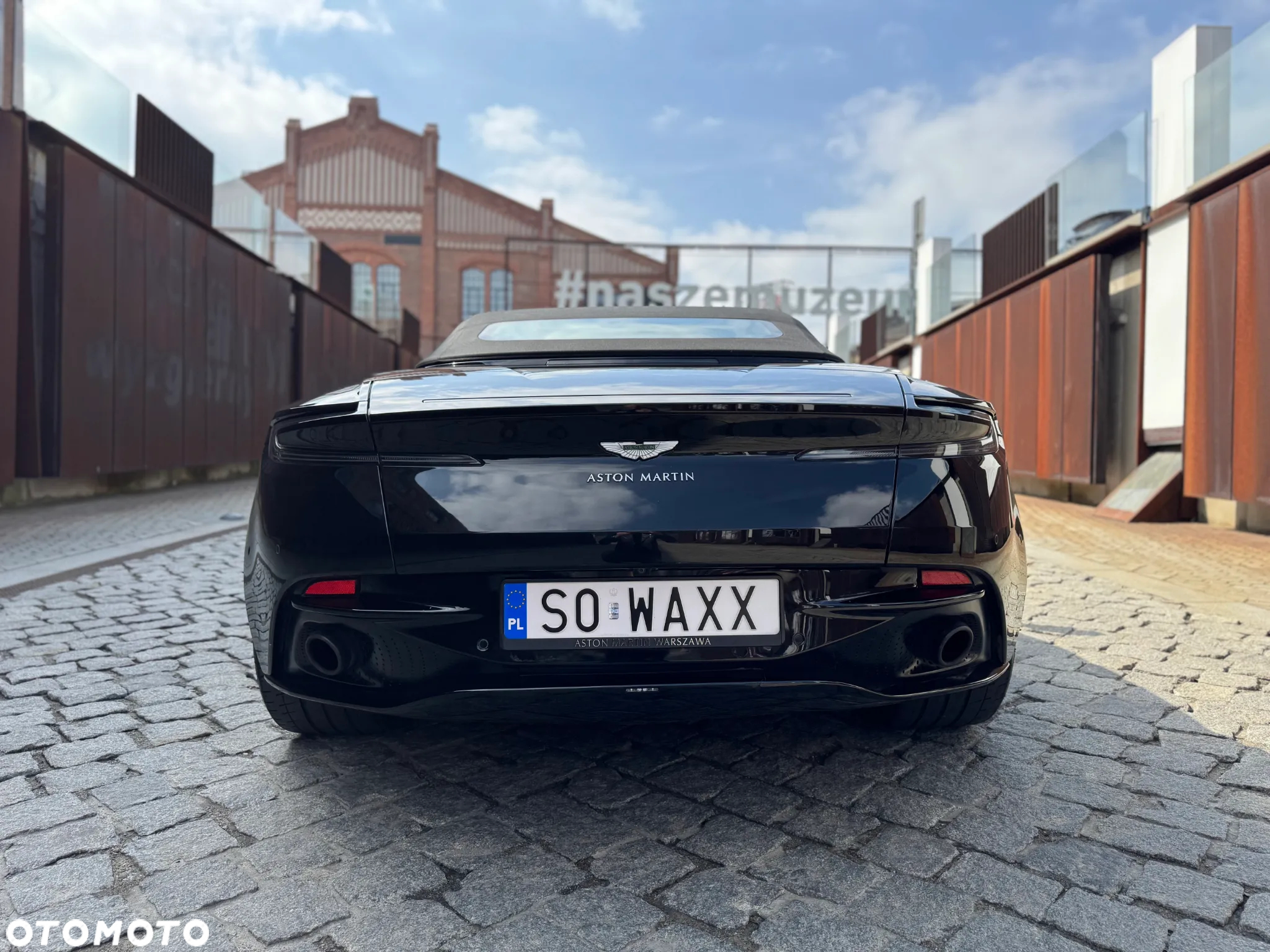 Aston Martin DB11 - 24