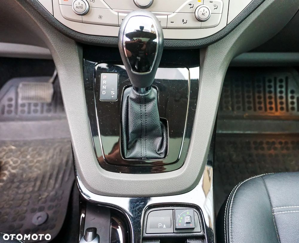 Ford Kuga 2.5 4x4 Titanium - 29