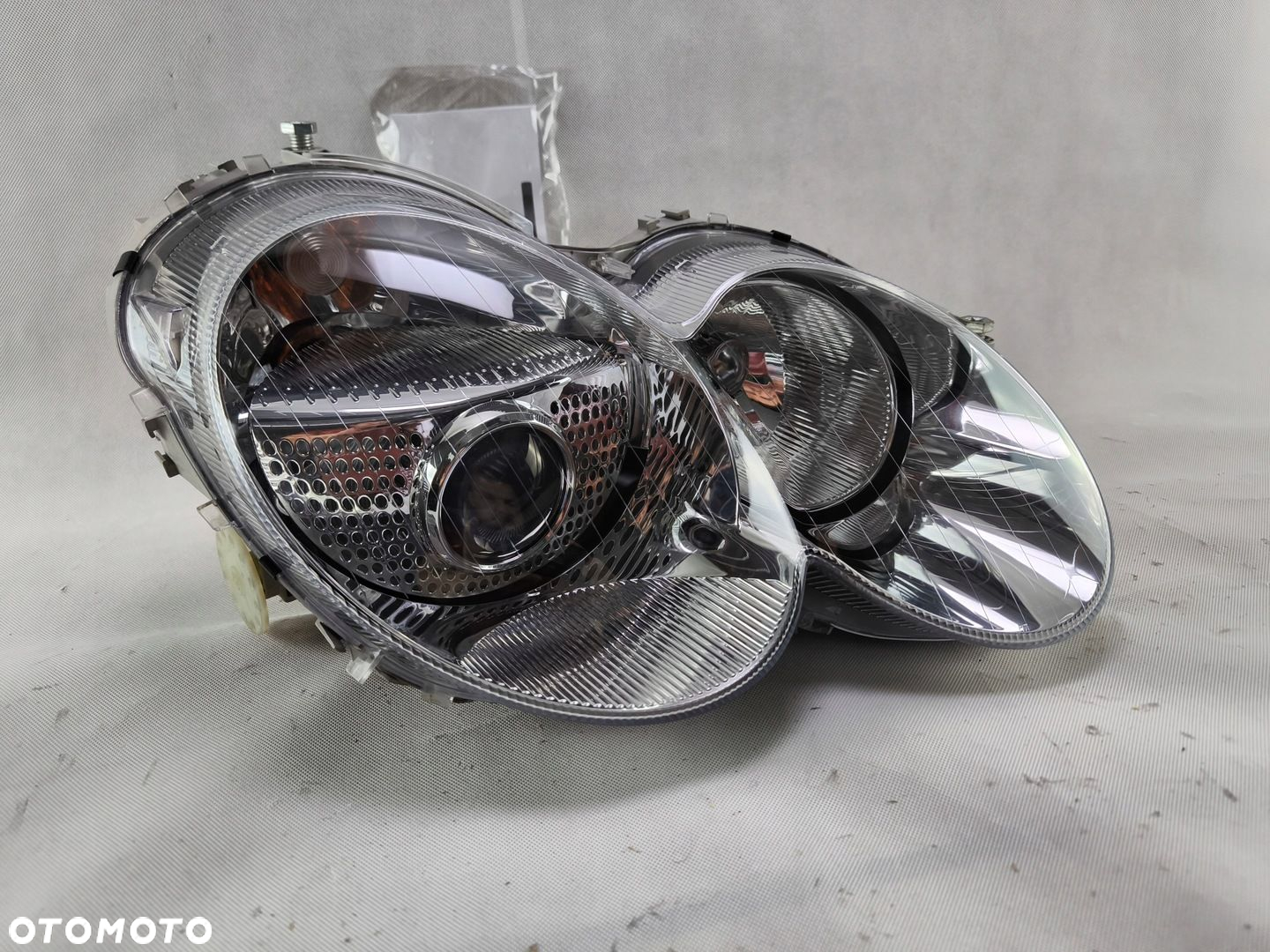 MERCEDES SL 230 R230 XENON PRAWY REFLEKTOR LAMPA A2308207861 - 2