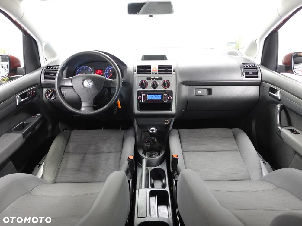 Volkswagen Touran - 27