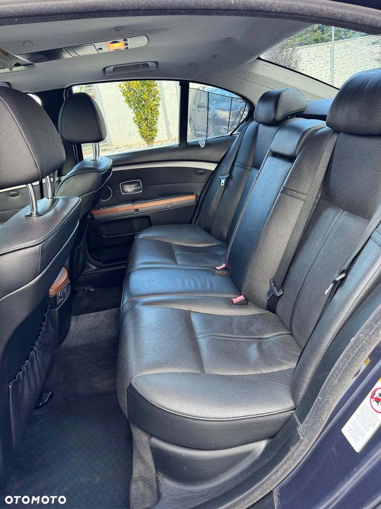 BMW Seria 7 745i - 19