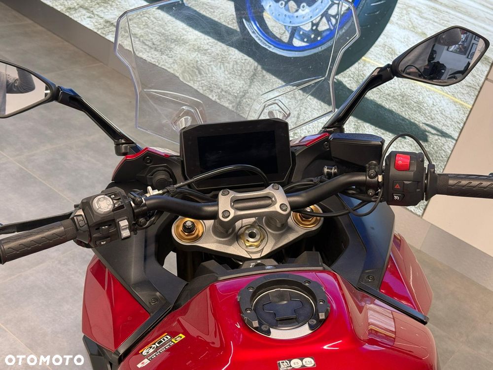 Suzuki GSX - 6