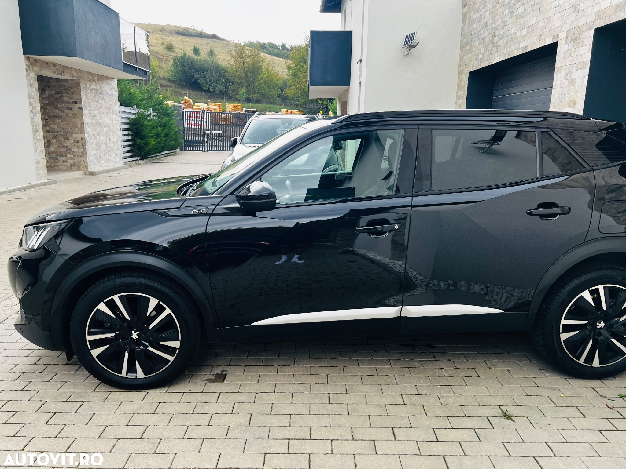 Peugeot 2008 1.5 BlueHDI 130 S&S EAT8 GT - 4