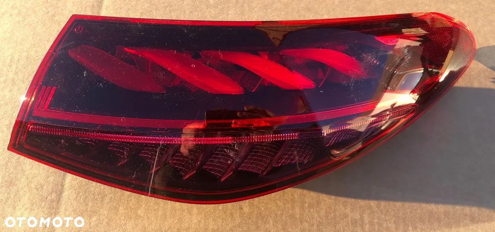 Mercedes EQE W295 e klasa lampa tył tylna prawa led