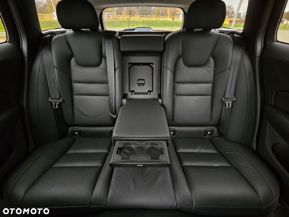 Volvo V60 B4 B Plus Dark - 34