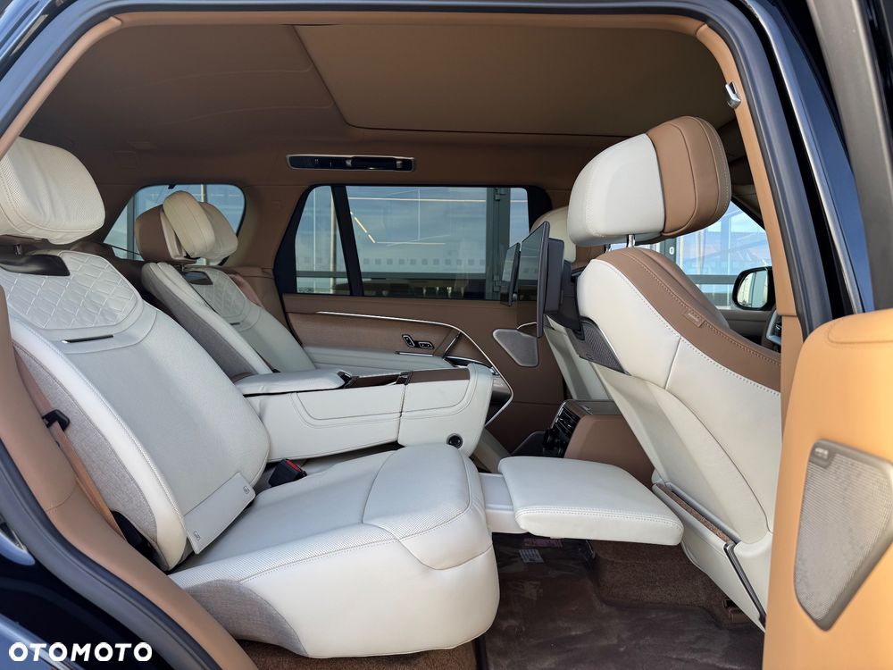 Land Rover Range Rover 4.4 V8 P535 LWB SV - 30