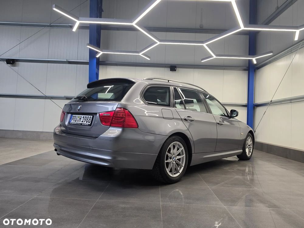 BMW Seria 3 318d DPF - 17