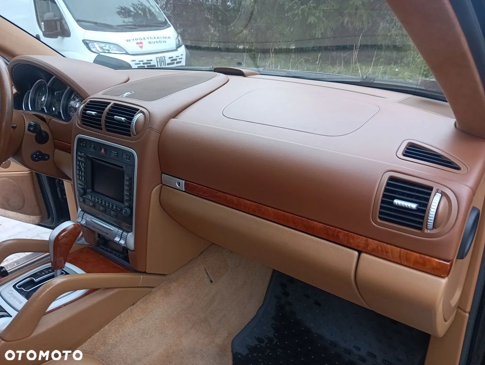 Porsche Cayenne - 19