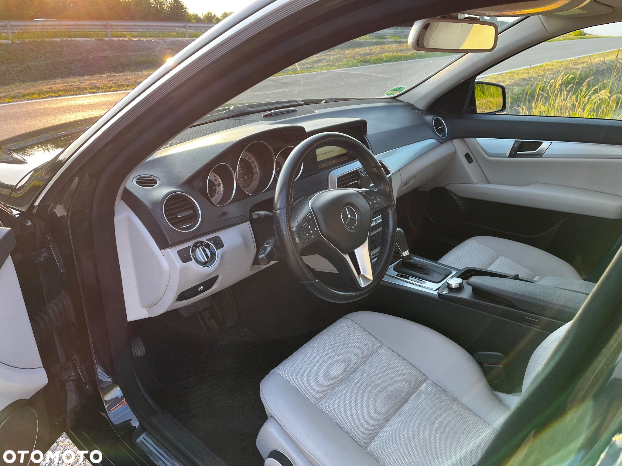 Mercedes-Benz Klasa C 200 T CGI Automatik BlueEFFICIENCY Avantgarde - 12