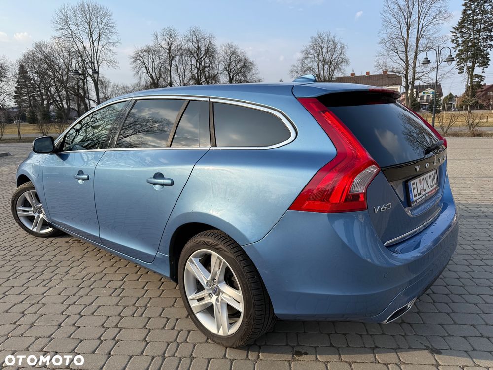 Volvo V60 D6 AWD Plug-in Hybrid Momentum - 11