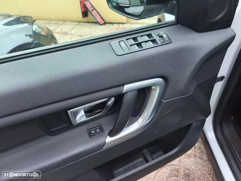 Land Rover Discovery Sport TD4 HSE Luxury - 16