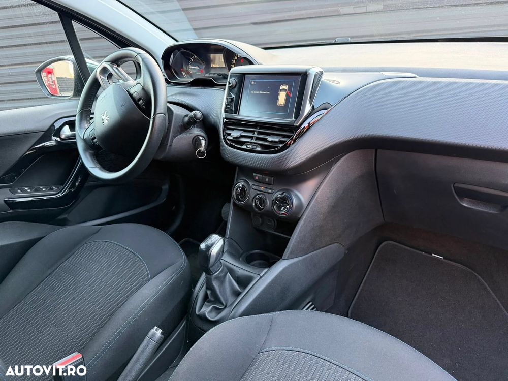 Peugeot 208 1.2 VTi Allure - 5