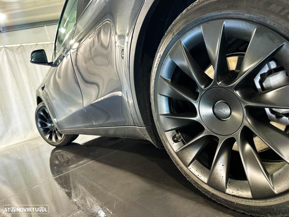 Tesla Model Y Long Range Dual Motor AWD - 8