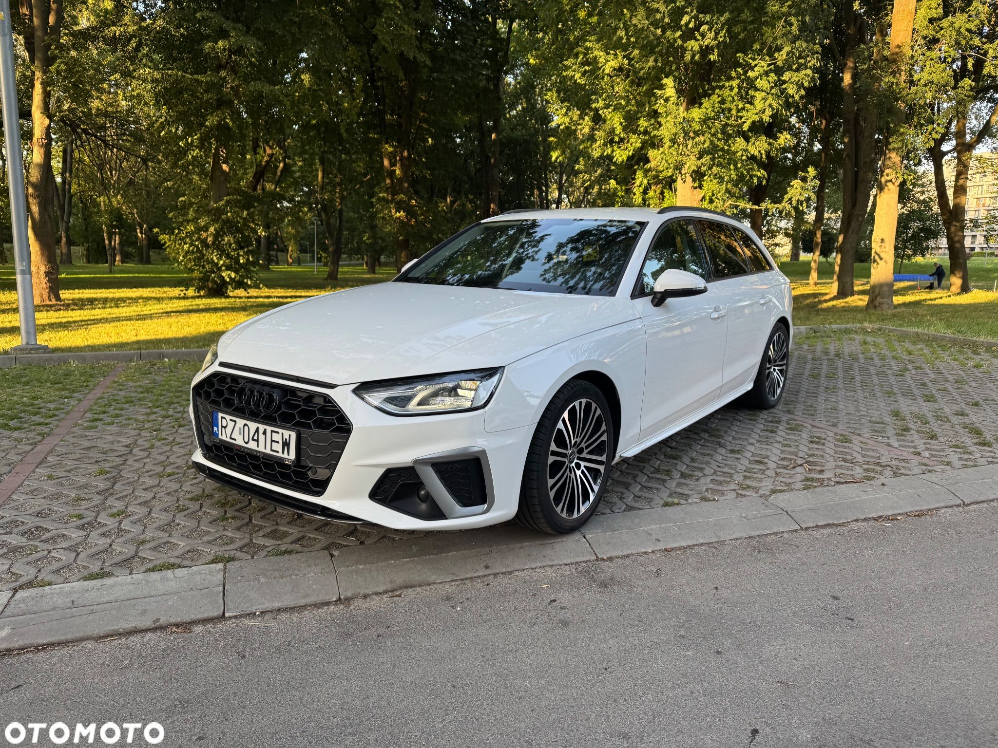 Audi A4 Avant 40 TDI S tronic S line - 1