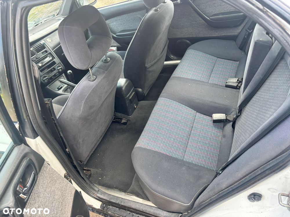 Toyota Carina 1.6 XLi - 10
