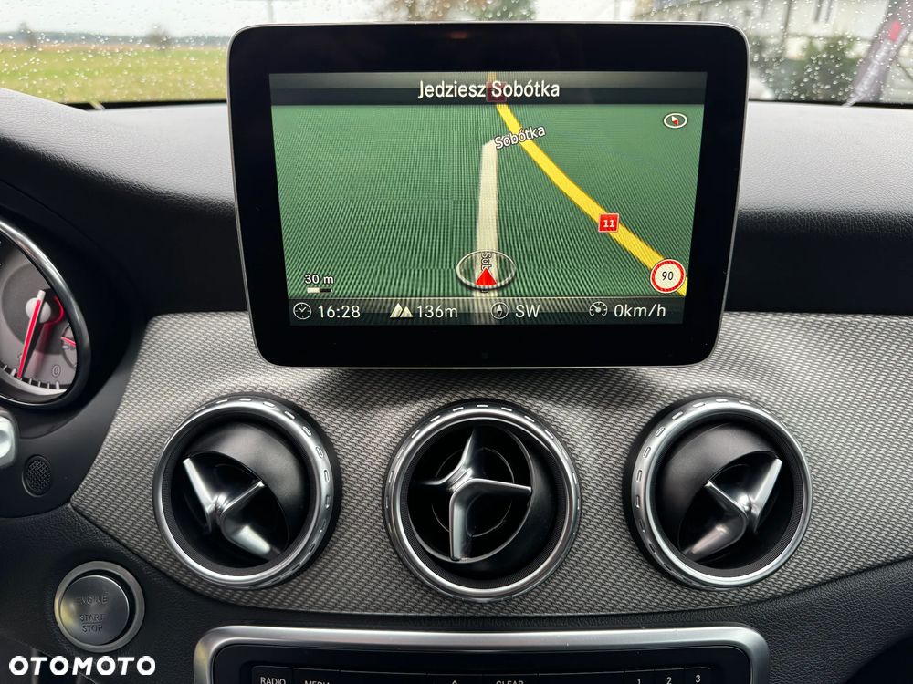 Mercedes-Benz GLA - 37