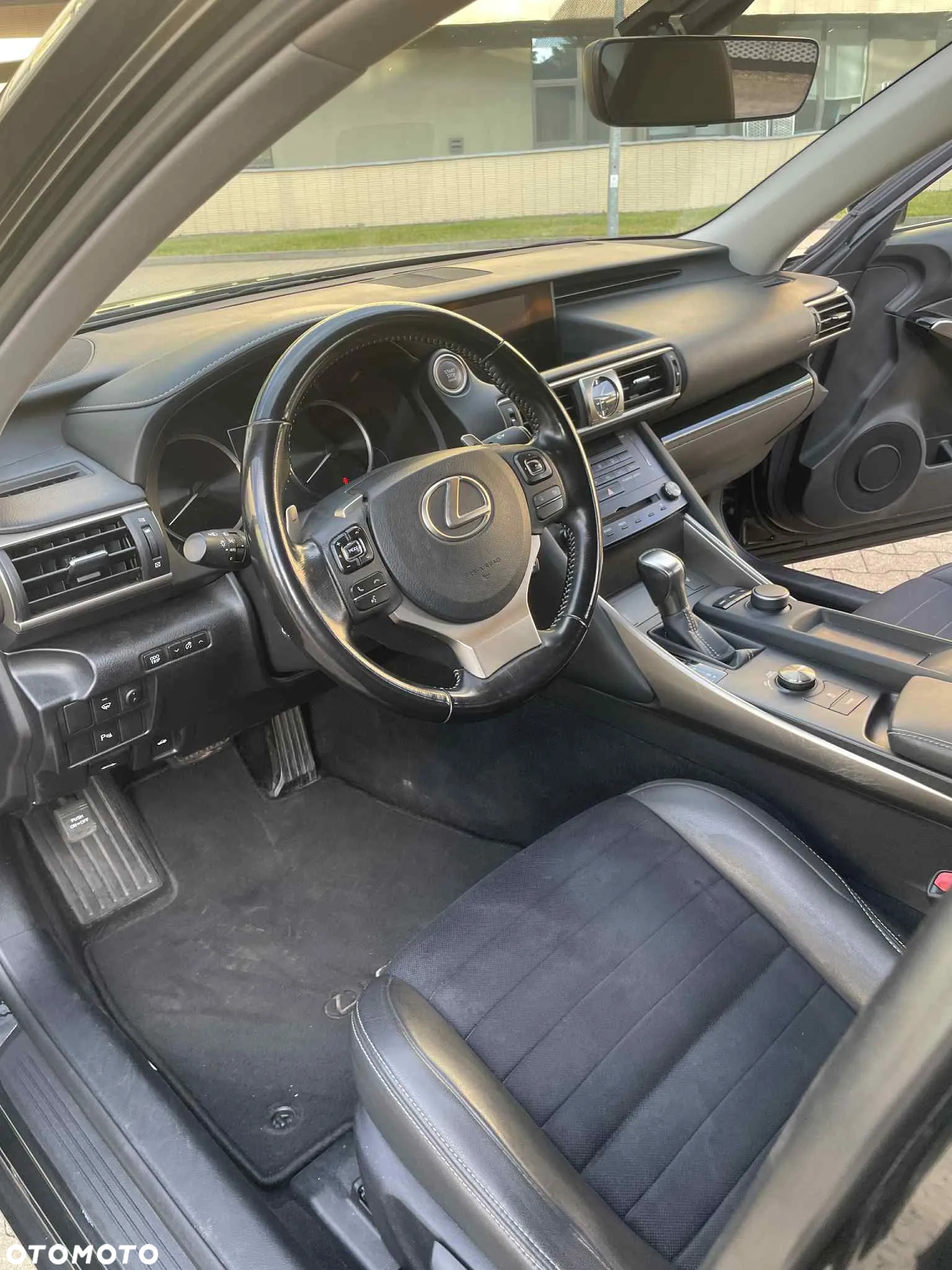 Lexus IS - 10