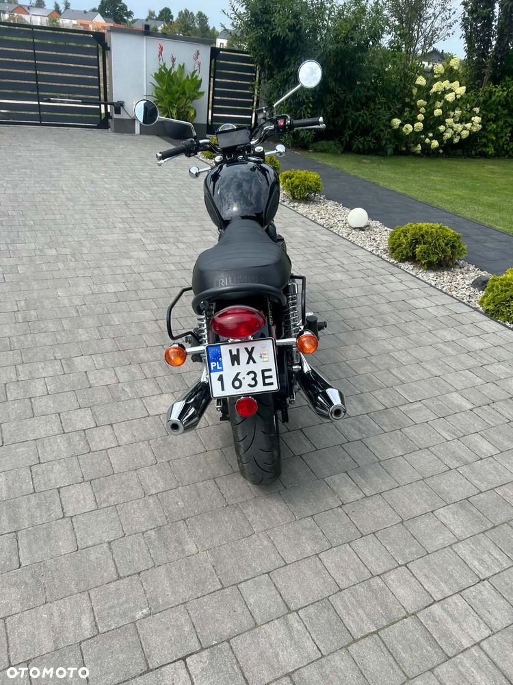 Triumph Bonneville - 4