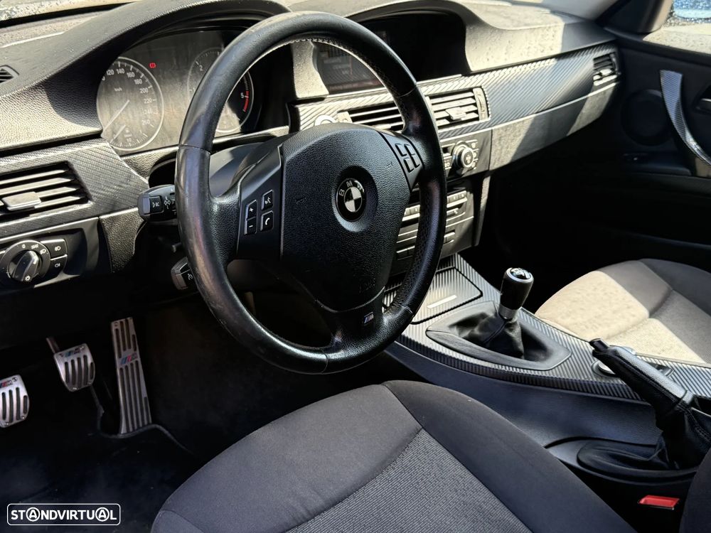 BMW 320 d Sport - 14