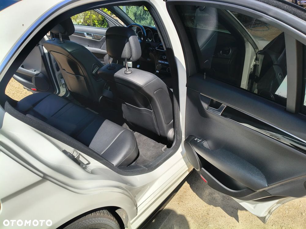 Mercedes-Benz Klasa C 350 4Matic (BlueEFFICIENCY) 7G-TRONIC Avantgarde - 25