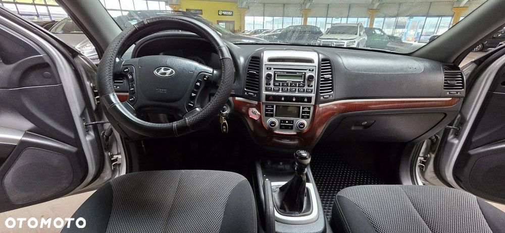 Hyundai Grand Santa Fe - 11
