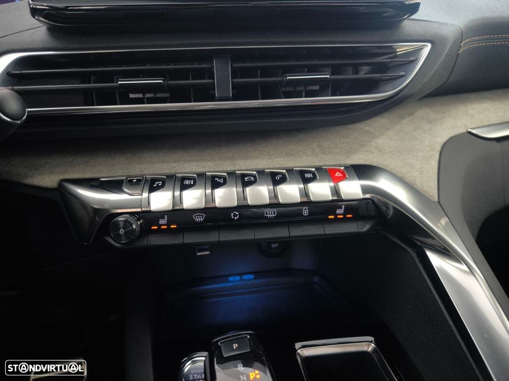 Peugeot 3008 1.6 Hybrid GT Pack e-EAT8 - 19