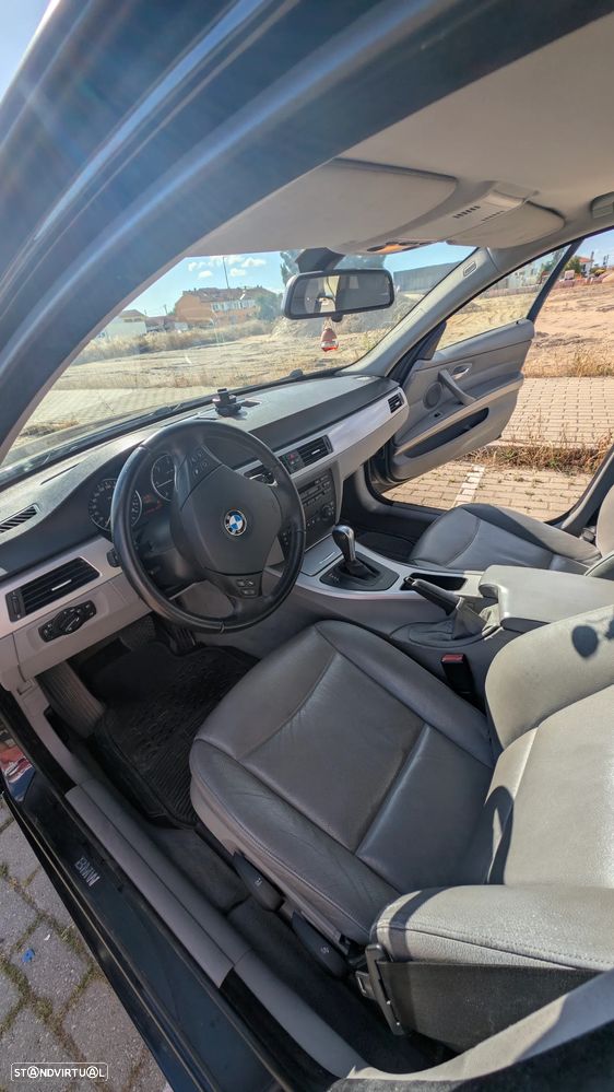 BMW 320 dA Exclusive - 12