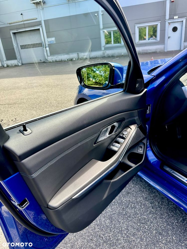 BMW Seria 3 320i M Sport sport - 17