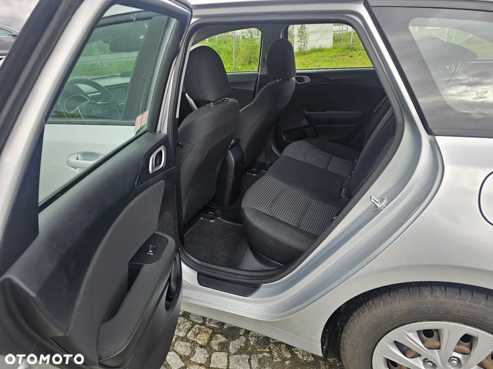 Kia Ceed 1.4 L Business Line Plus - 23