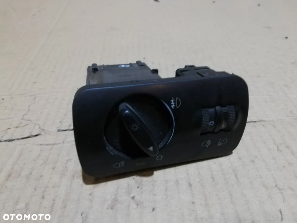 WŁĄCZNIK POKRĘTŁO PRZEŁĄCZNIK ŚWIATEŁ AUDI A3 8L 8L1941531E - 1
