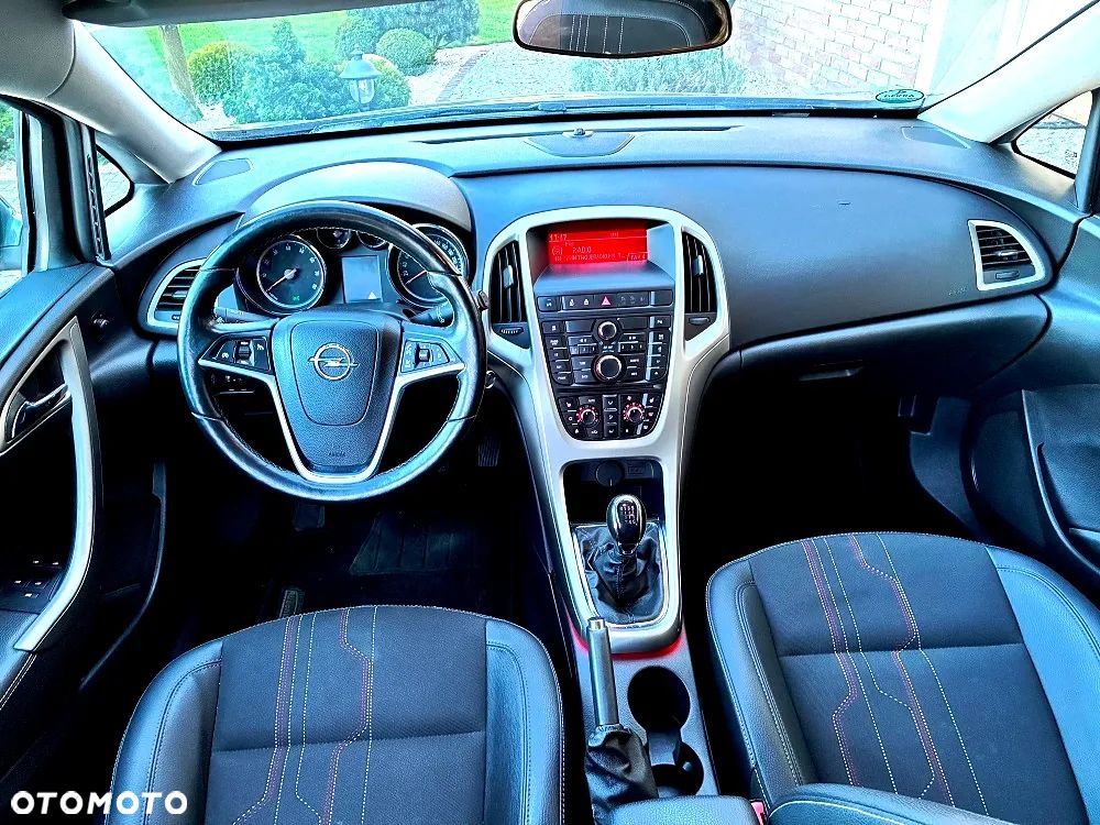 Opel Astra 1.4 Turbo 150 Jahre - 14