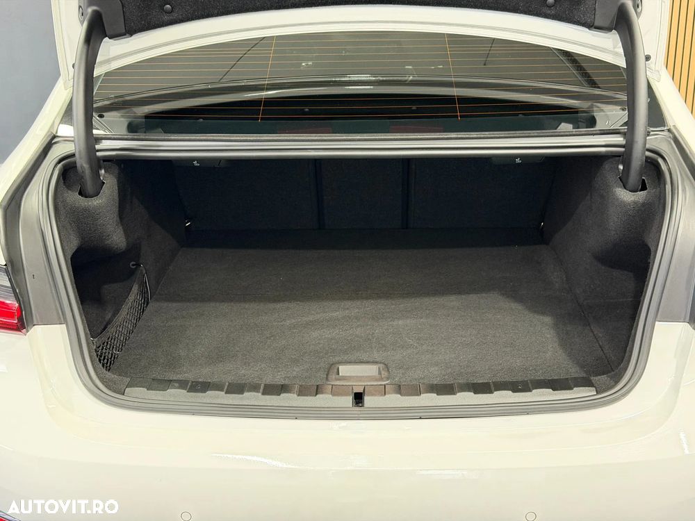 BMW Seria 3 330e AT PHEV - 35