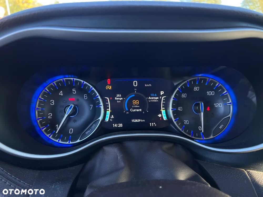 Chrysler Pacifica - 17