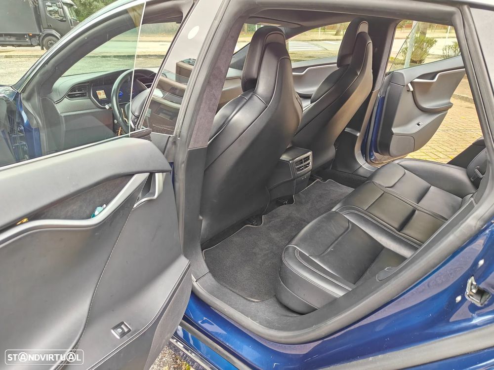 Tesla Model S - 27