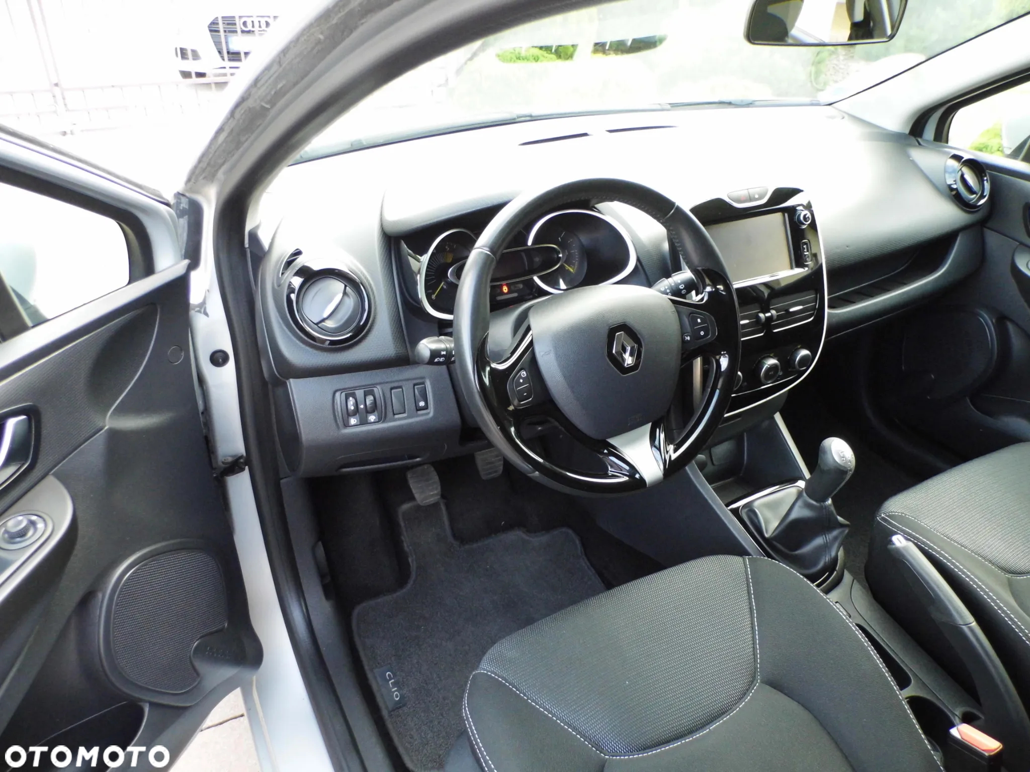 Renault Clio - 11
