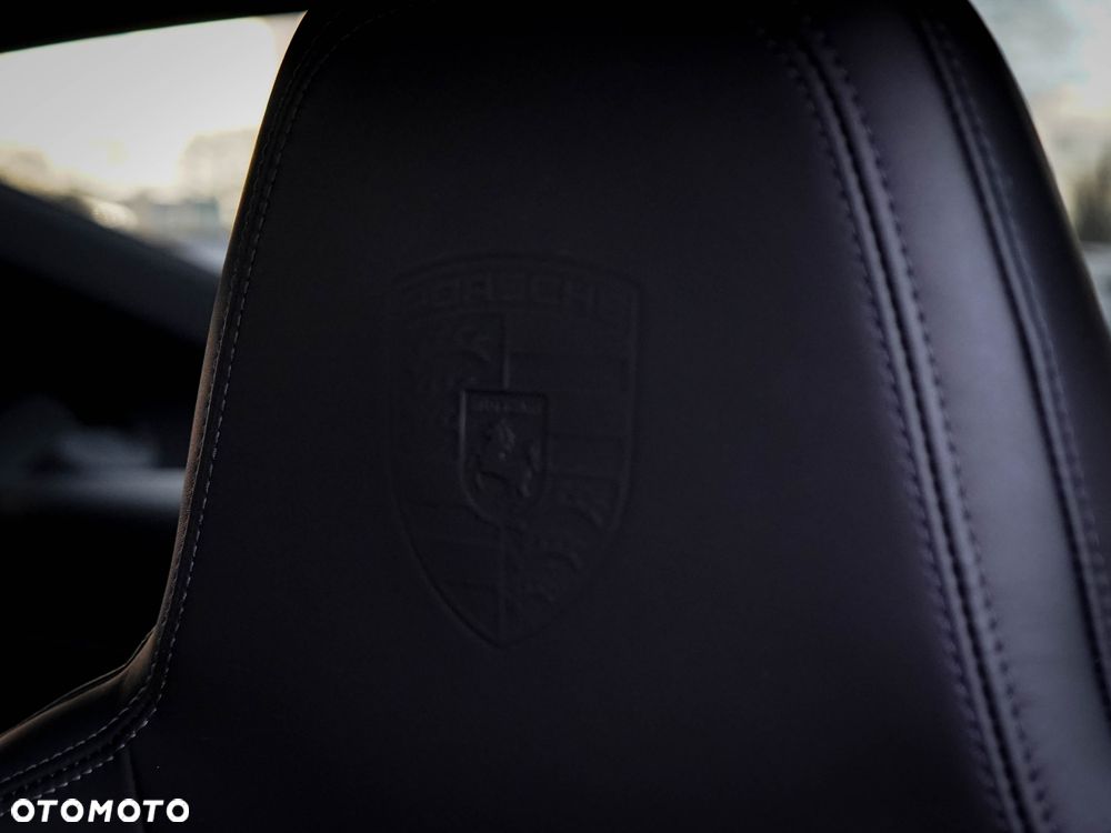 Porsche 911 Carrera 4S - 24