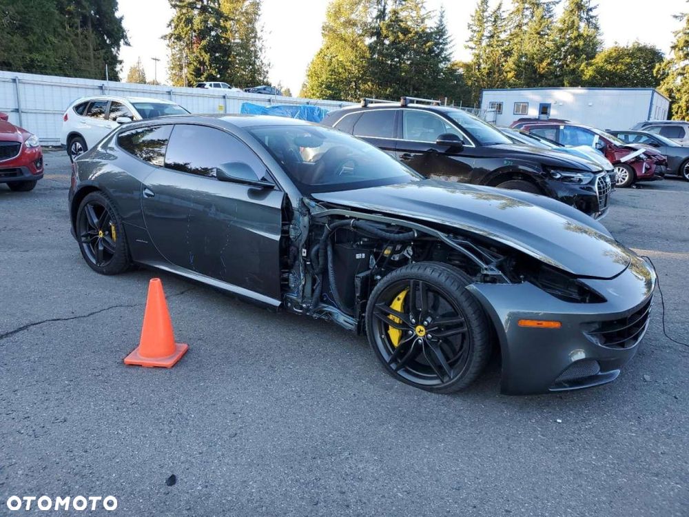 Ferrari FF - 10