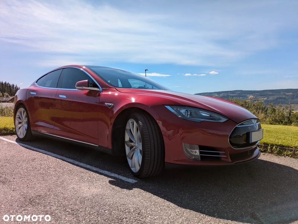 Tesla Model S - 3