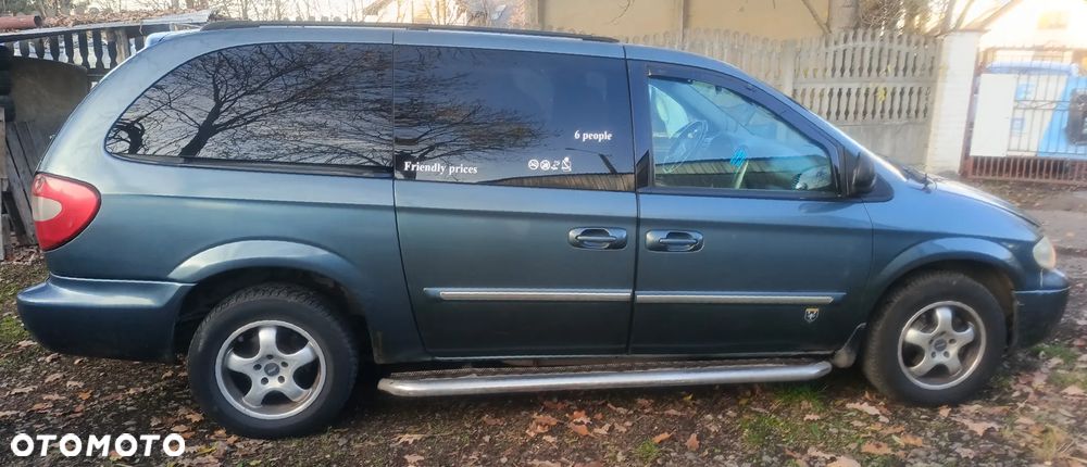 Chrysler Town & Country - 4