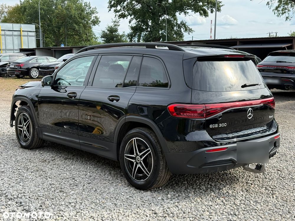 Mercedes-Benz EQB 300 4Matic AMG Line - 2