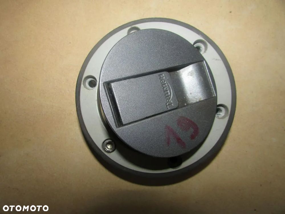 Triumph korek wlew paliwa - 1
