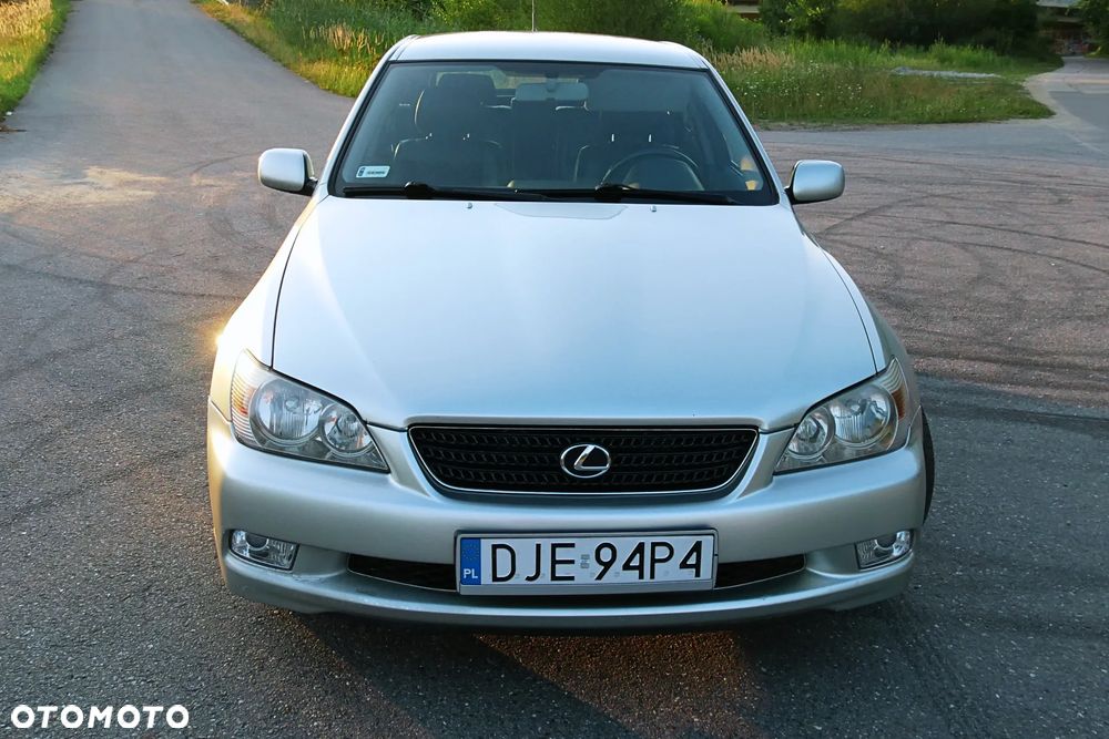 Lexus IS 200 SportCross - 4
