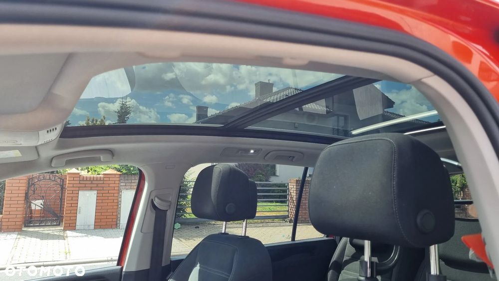 Volkswagen Touran - 4