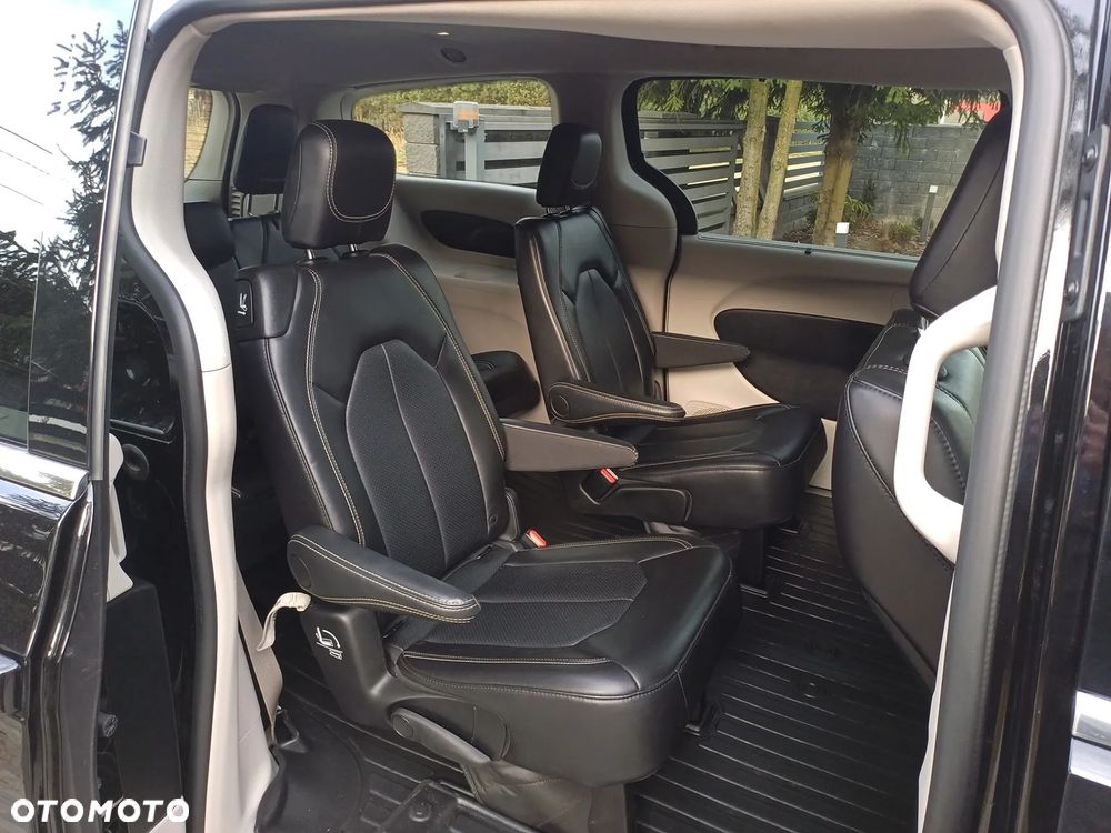 Chrysler Pacifica - 22