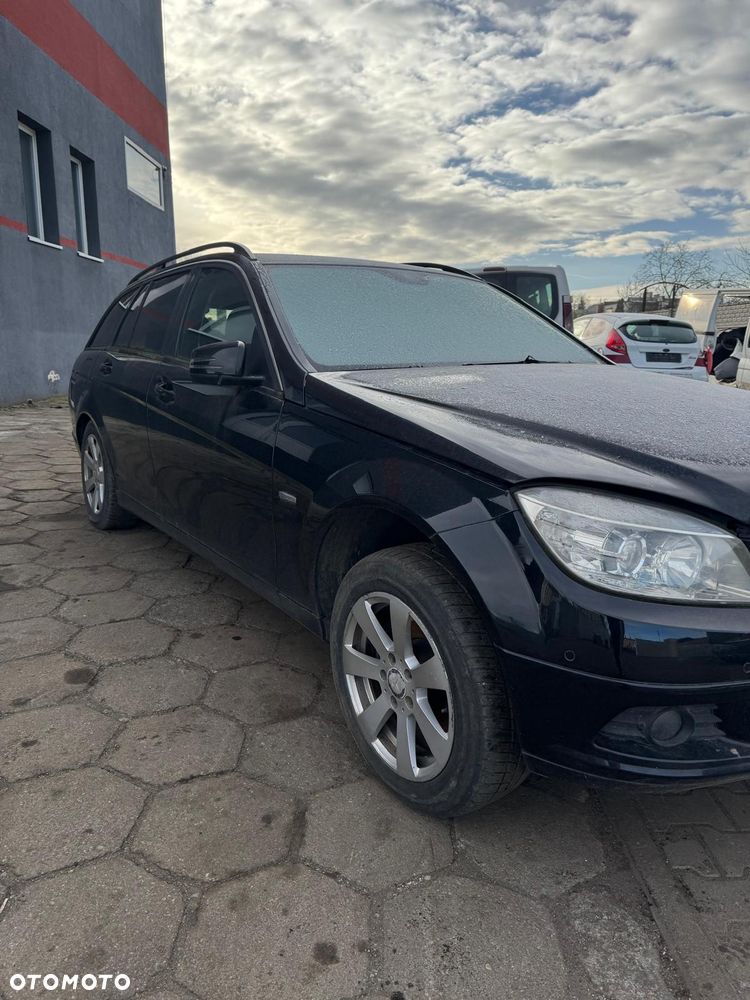 drzwi MERCEDES W204 C KLASA  CAŁY NA CZĘŚCI kod lakieru 197