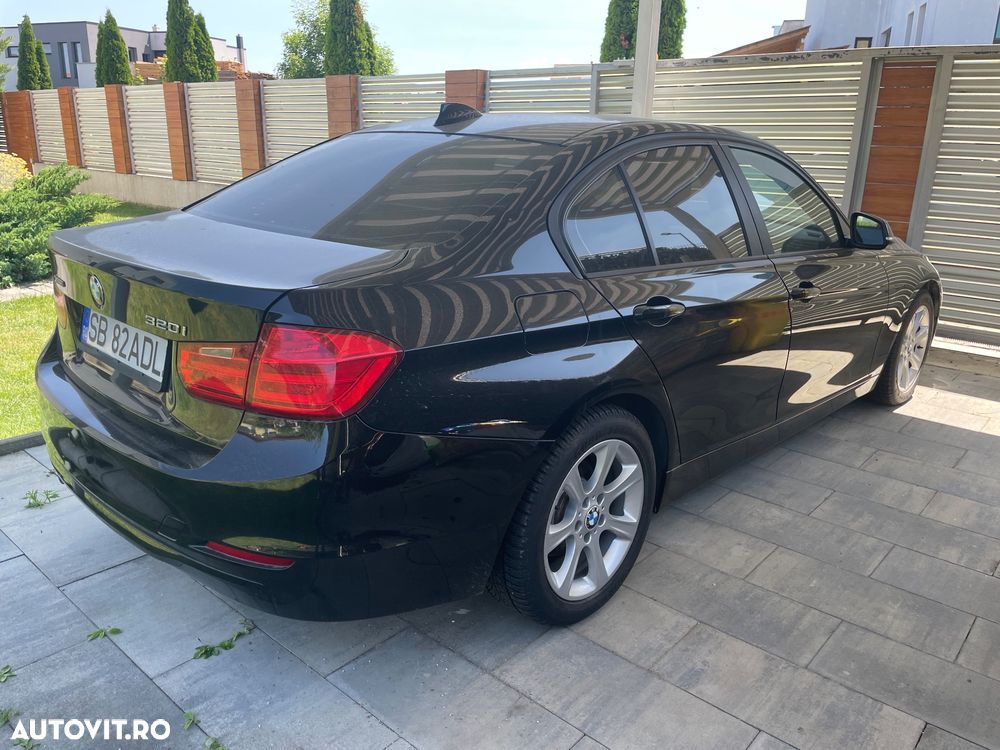 BMW Seria 3 320i xDrive Aut. - 3