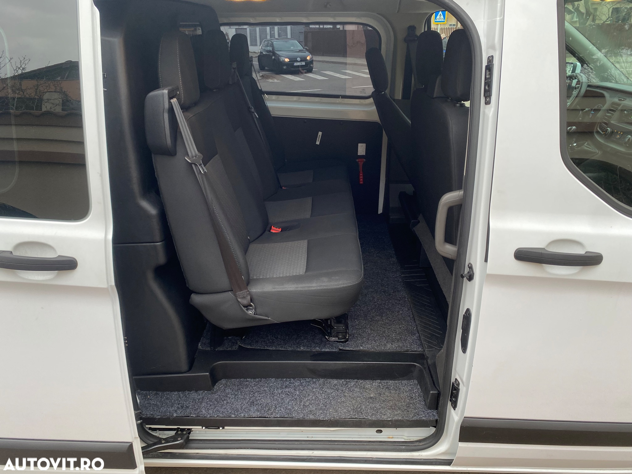 Ford Transit Custom Kombi 320 2.0 EcoBlue 130 CP L2H1 Trend - 11